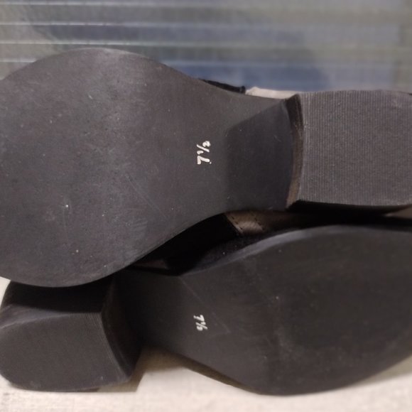 JOURNEE LEATHER COLOR BLOCK ANKLE BOOTS - Picture 4 of 5